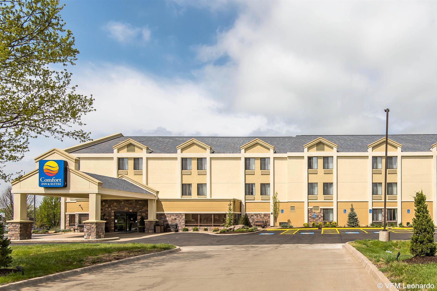 Comfort Inn & Suites Kansas City - Northeast Exterior photo